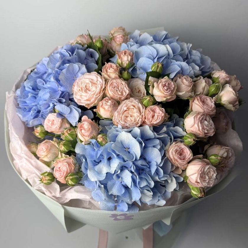 Букет гортензій, Мадам Бомбастік image