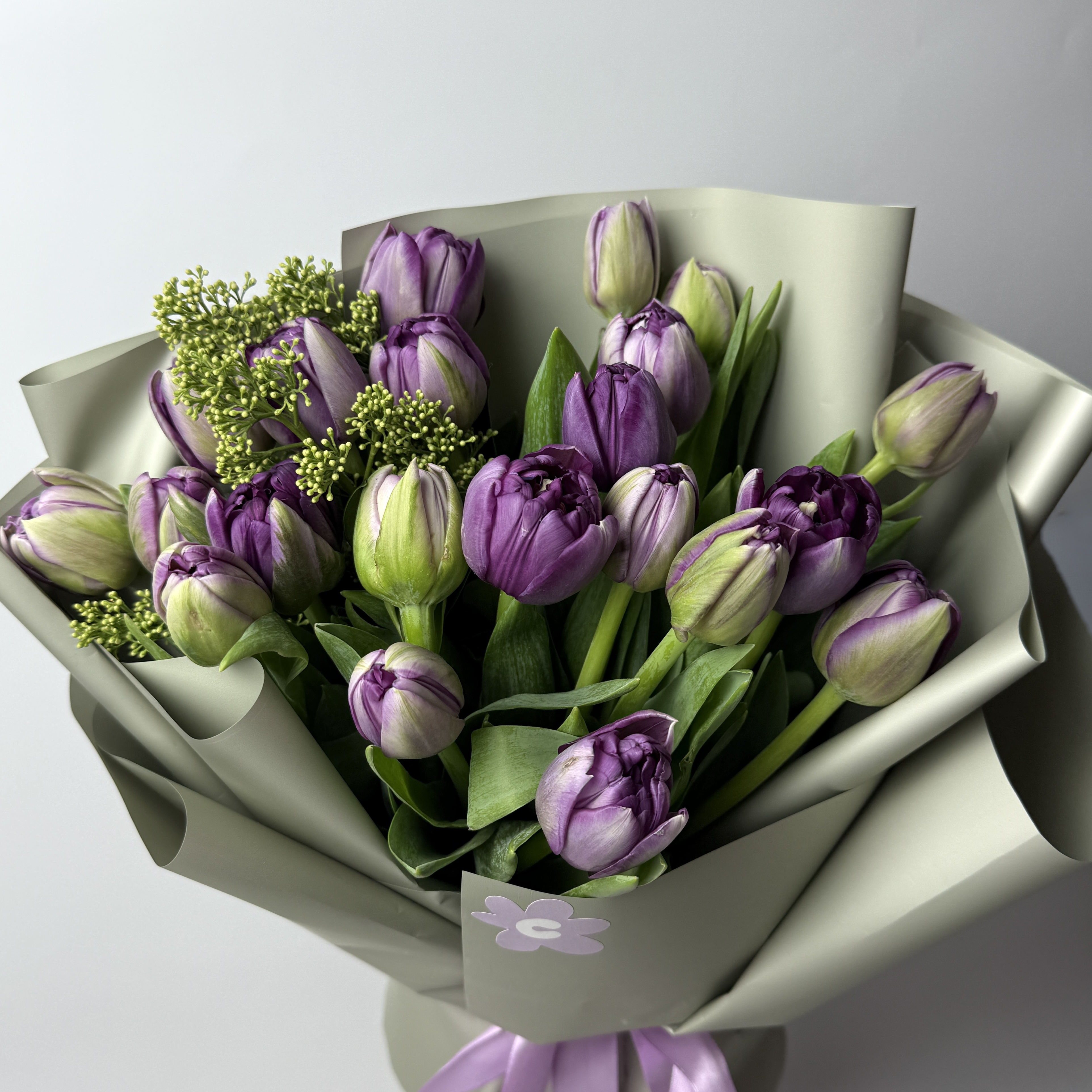 Букет тюльпанів та скіммій: Збірні букети (Зелений) - 1
Тюльпани (Персик) - 18.