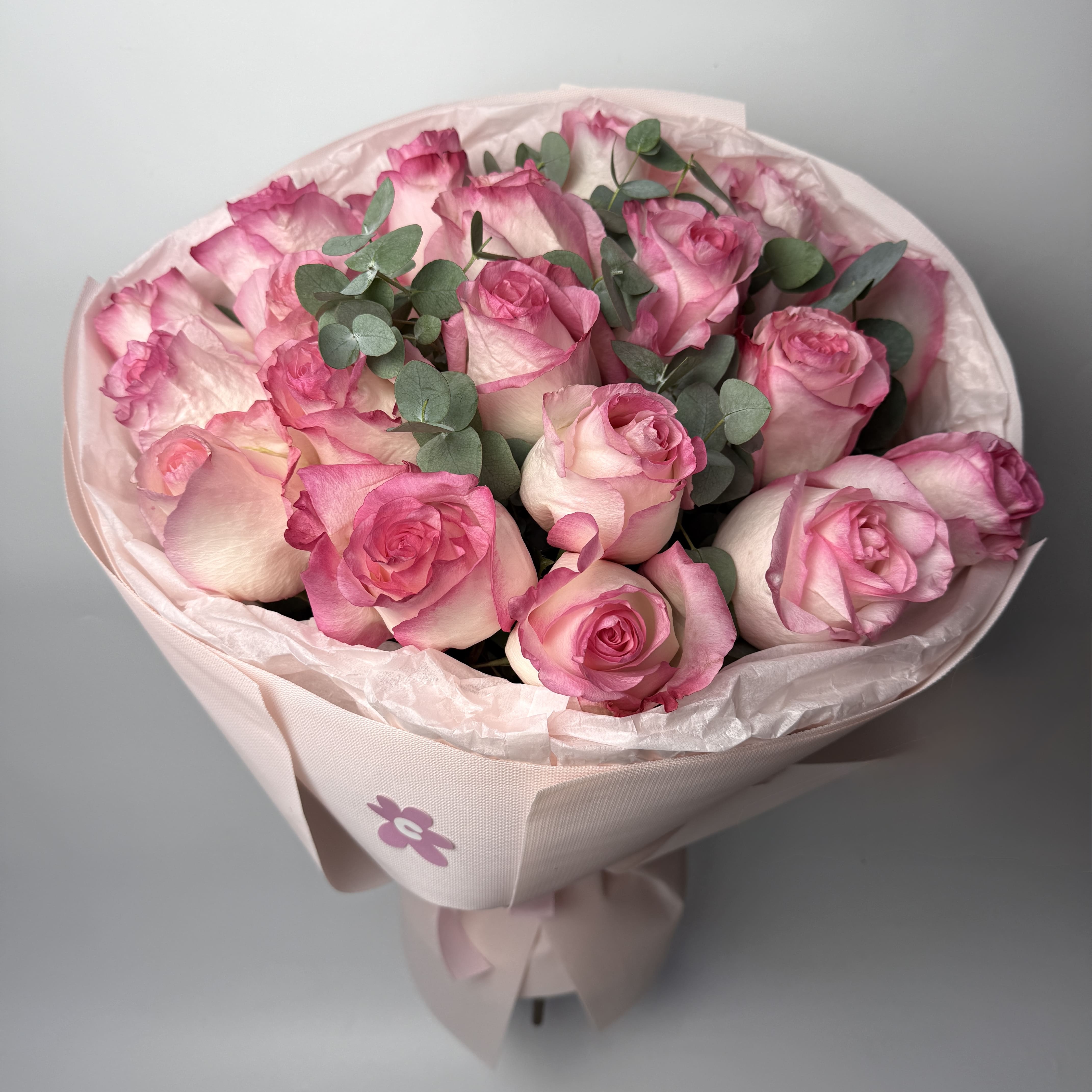 Букет троянд Булєвард 19 шт, Евкаліпт image