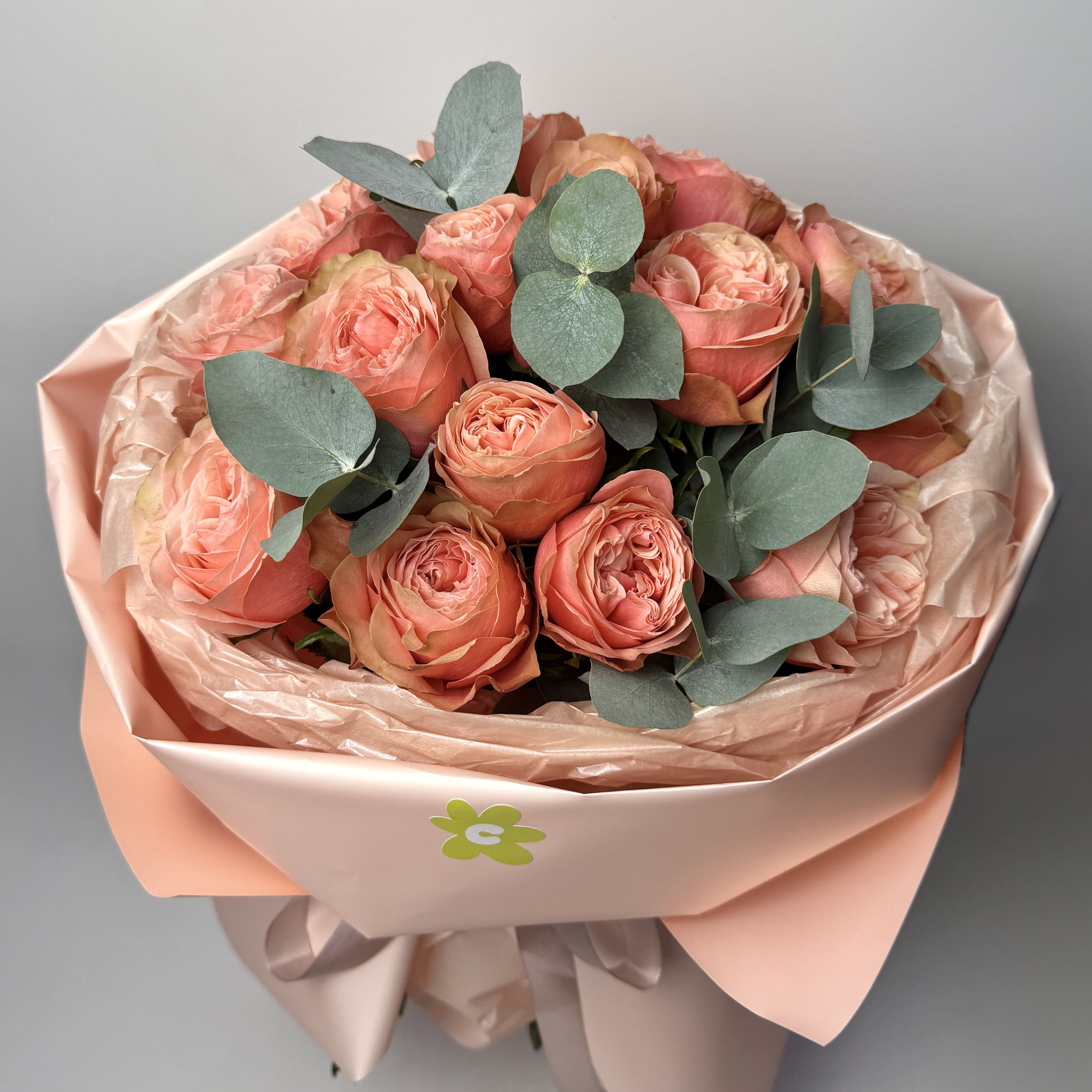 Букет троянд Кахала 15 шт, Евкаліпт image