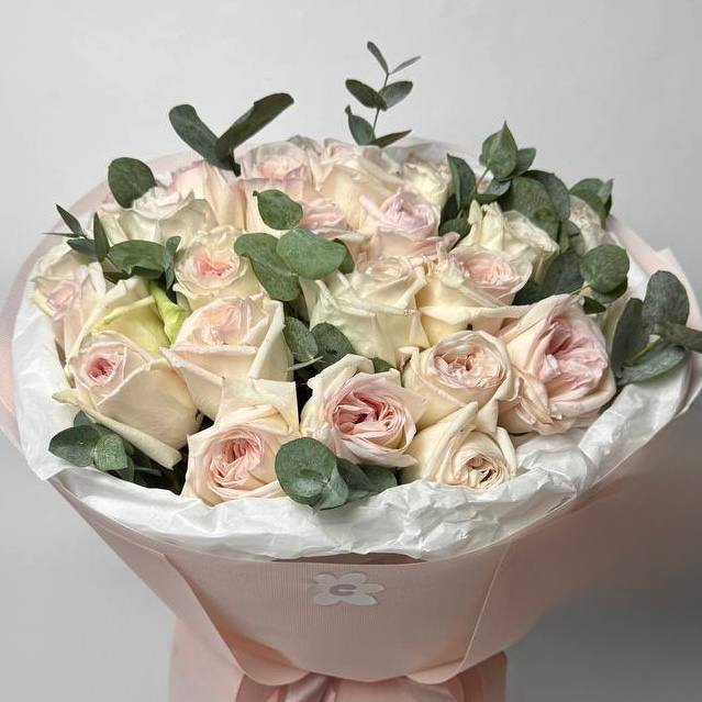 Букет троянд Вайт Охара 25 шт, Евкаліпт: Імпортна троянда (Білий) - 25.