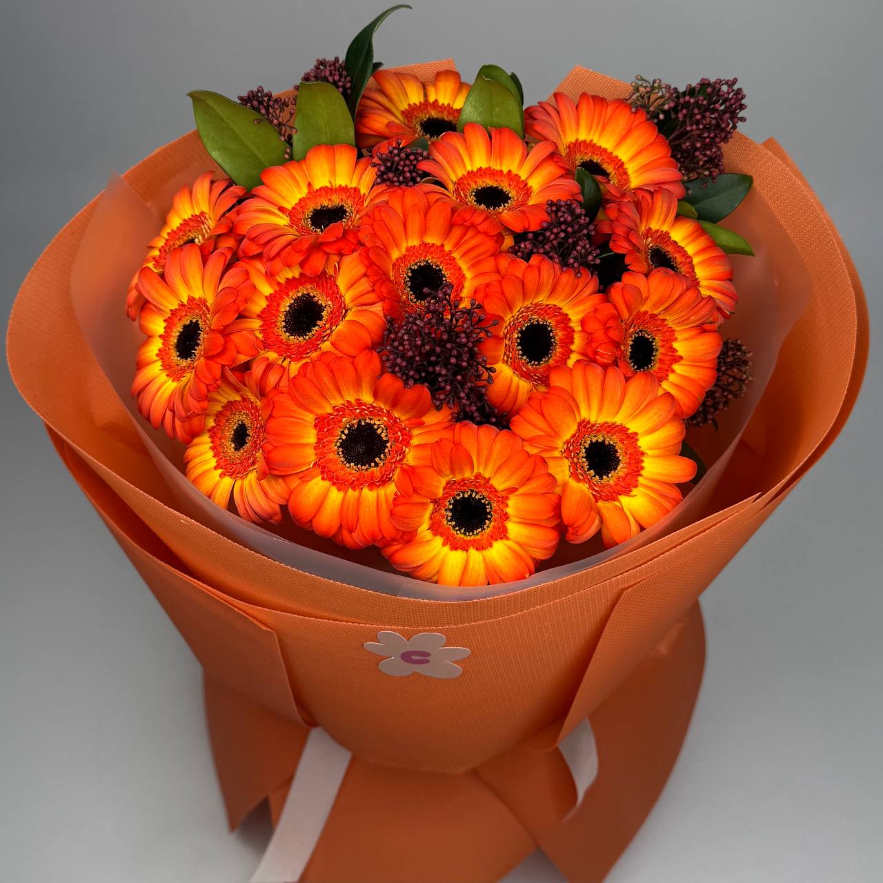 Букет гербер помаранчевих 15 шт, скімія image