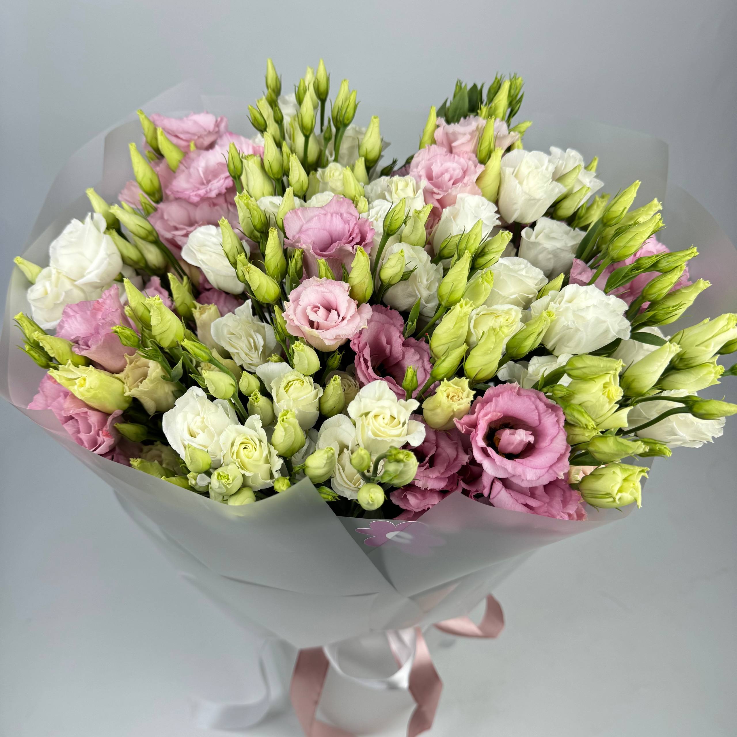 Букет біло-рожевих еустом 19шт image