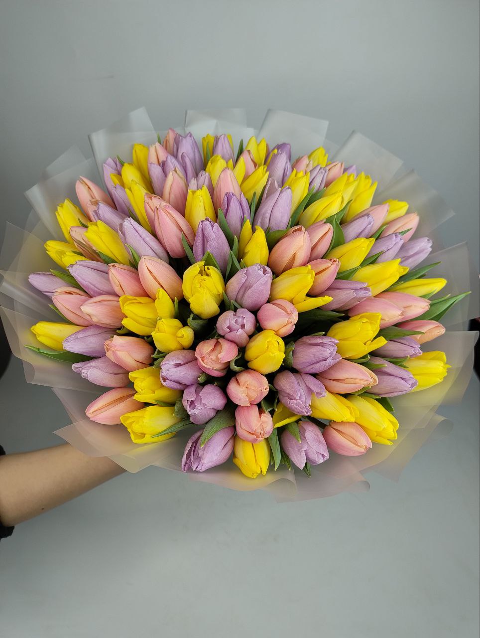 Букет тюльпанів мікс 101 шт image